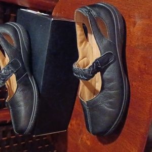 HOTTER brand Mary JaneLike New. No Wear on Soles! Size 9 Black